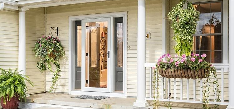 screen door installation in Crescent City